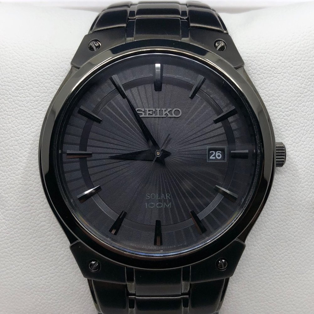 Black Sunrays Dial Seiko Solar Men's Watch with Full Bracelet SNE325